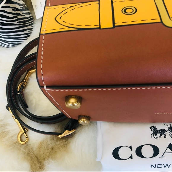 Coach Cashin C9814 Carry 22 Trompe L'oeil Print - Spring 2022 Runway Collection - Picture 10 of 14